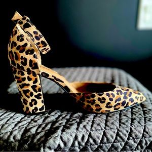 Leopard print tan/beige and black. Comfortable & add pop to any outfit.